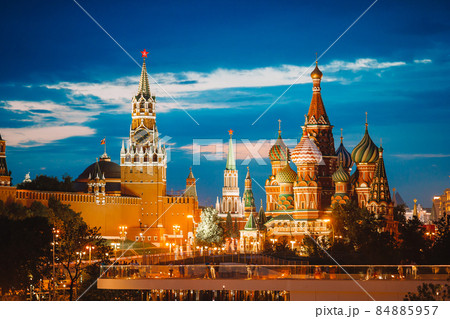 Panoramic view of Moscow landmark during sunset from Zaryadye Park 84885957