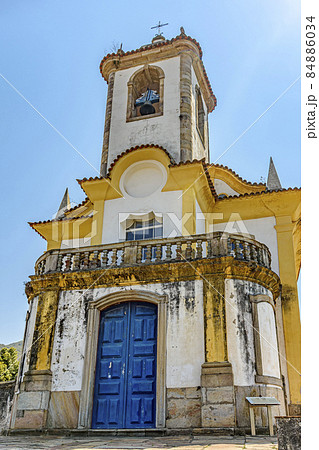 Bottom view of a Church from the time of imperial Brazil built by slaves in the 18th century in the city of Ouro Preto Bottom view of a Church from the time of imperial Brazil built by slaves in the 18th century in the city of Ouro Preto 84886034