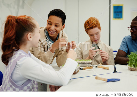 Children Experimenting in School Children Experimenting in School 84886656