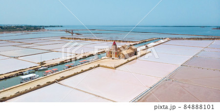 Windmill of Infarsa Salina near Marsala, Trapani, Italy Windmill of Infarsa Salina near Marsala, Trapani, Italy 84888101