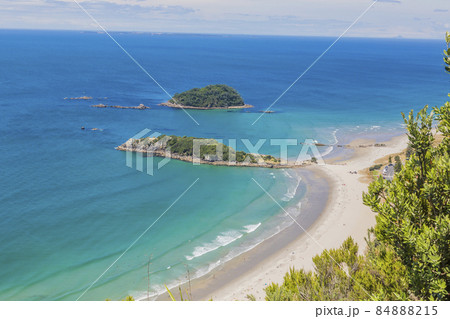 View on Touranga city and Papamoa Beach from Mount Maunganui on northern island of New Zealand in summer View on Touranga city and Papamoa Beach from Mount Maunganui on northern island of New Zealand in summer 84888215