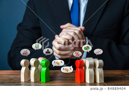 Mediator concluded a successful deal between the parties. Conflict resolution and discussion of cooperation. Business relationship. Mediation and negotiation. Compromise and profitable collaboration 84889404