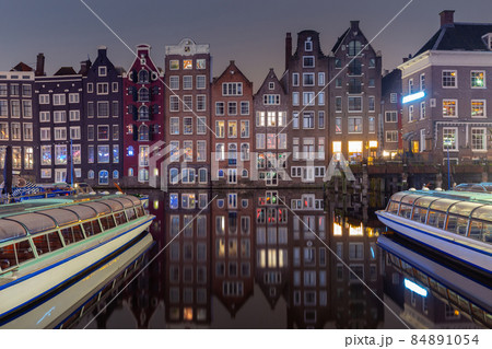 Famous dancing houses on the Amsterdam city waterfront at dawn. 84891054