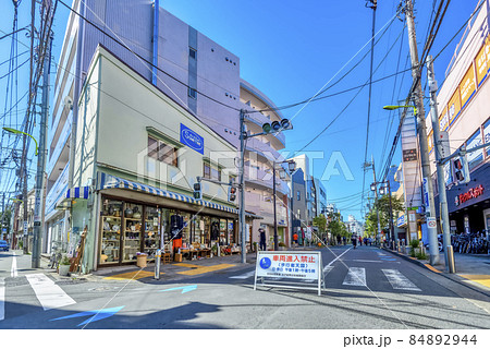 東京世田谷の都市風景 三軒茶屋・茶沢通り 東京世田谷の都市風景 三軒茶屋・茶沢通り 84892944