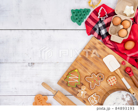 Xmas cookie for Christmas and Happy New Year. Gingerbread with decoration at home. Xmas cookie for Christmas and Happy New Year. Gingerbread with decoration at home. 84893193