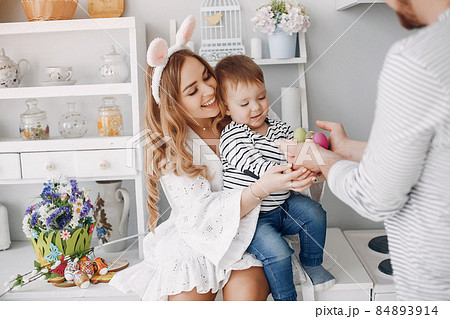 Family with little son in a kitchen Family with little son in a kitchen 84893914