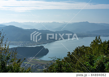 福井県小浜市　エンゼルライン（内外海半島）からの景色　小浜湾（若狭湾の支湾）　（10月） 84894062
