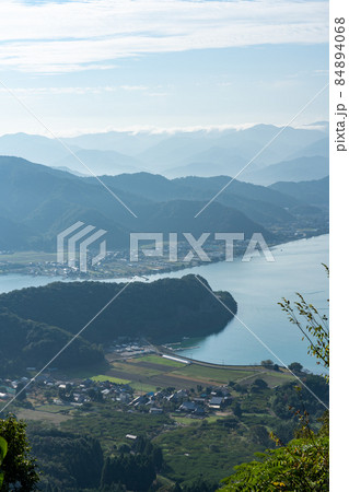 福井県小浜市　エンゼルライン（内外海半島）からの景色　小浜湾（若狭湾の支湾）　（10月） 84894068
