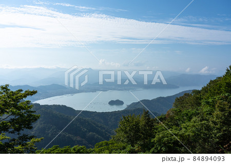 福井県小浜市　エンゼルライン（内外海半島）からの景色　小浜湾（若狭湾の支湾）　（10月） 84894093