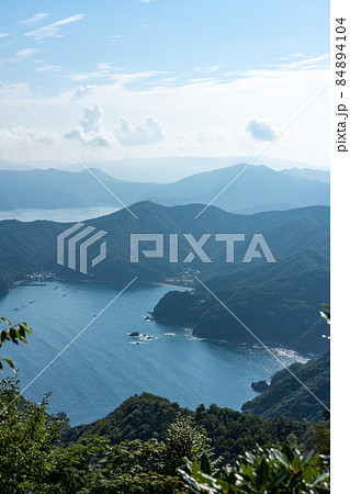 福井県小浜市 エンゼルライン第二展望所(内外海半島)からの景色 若狭湾方向 (10月) 福井県小浜市 エンゼルライン第二展望所(内外海半島)からの景色 若狭湾方向 (10月) 84894104