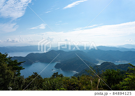 福井県小浜市 エンゼルライン第二展望所(内外海半島)からの景色 若狭湾方向 (10月) 福井県小浜市 エンゼルライン第二展望所(内外海半島)からの景色 若狭湾方向 (10月) 84894125