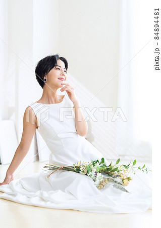 ウェディング　ブライダル　女性　花嫁　結婚 84894481