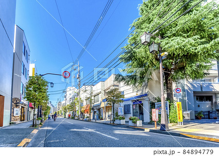 東京世田谷の都市風景　三軒茶屋・茶沢通り 84894779