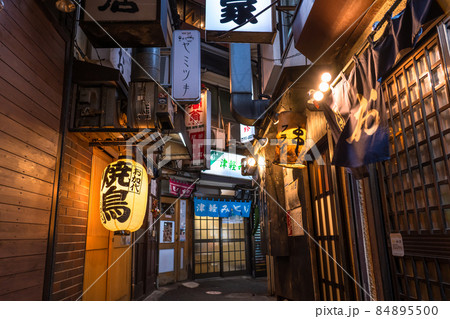 《神奈川県》横浜駅前飲み屋街・狸小路 84895500