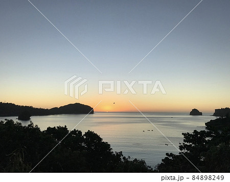 父島の境浦海岸からのサンセット 父島の境浦海岸からのサンセット 84898249