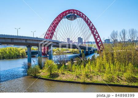Zhivopisny suspension bridge landscape in Moscow, Russia Zhivopisny suspension bridge landscape in Moscow, Russia 84898399
