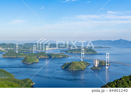 愛媛県今治市 亀老山展望公園から見る晴天の瀬戸内海と来島海峡大橋 愛媛県今治市 亀老山展望公園から見る晴天の瀬戸内海と来島海峡大橋 84901240