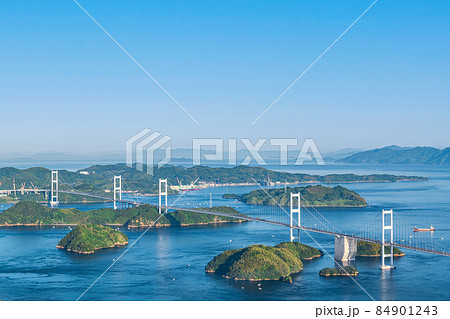 愛媛県今治市 亀老山展望公園から見る晴天の瀬戸内海と来島海峡大橋 愛媛県今治市 亀老山展望公園から見る晴天の瀬戸内海と来島海峡大橋 84901243