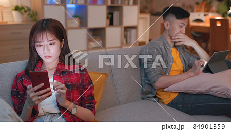 couple addicts social network media couple addicts social network media 84901359