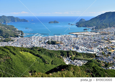 海路山展望台から尾鷲湾を望む 【三重県尾鷲市】 海路山展望台から尾鷲湾を望む 【三重県尾鷲市】 84903660