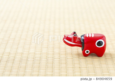 畳の上の赤べこ 畳の上の赤べこ 84904659