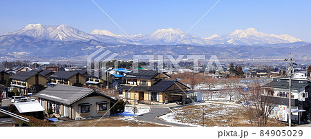 冬の信州小布施町付近から望む北信五岳の雄姿 冬の信州小布施町付近から望む北信五岳の雄姿 84905029