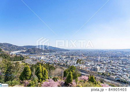 【神奈川県】松田山から見える街並み 84905403