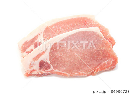 ポークソテー用、トンカツ用に豚ロース肉【白背景】 84906723