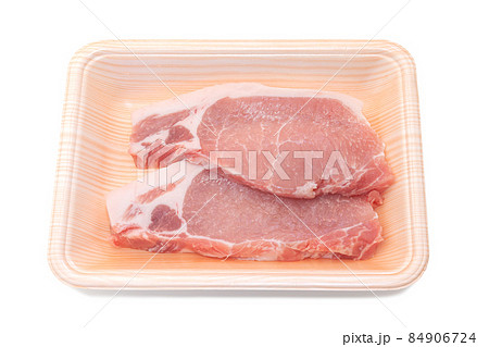 パック入り豚ロース肉【白背景】 84906724