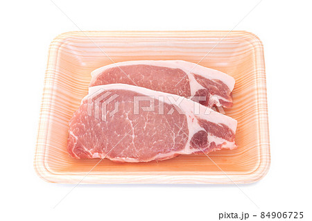 パック入り豚ロース肉【白背景】 パック入り豚ロース肉【白背景】 84906725