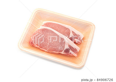 パック入り豚ロース肉【白背景】 パック入り豚ロース肉【白背景】 84906726