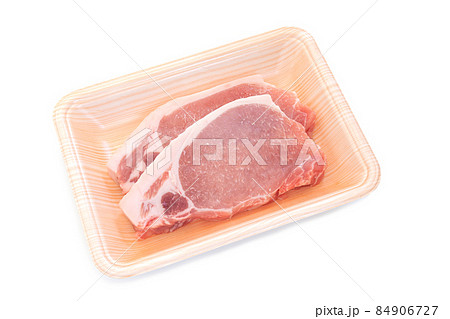 パック入り豚ロース肉【白背景】 84906727