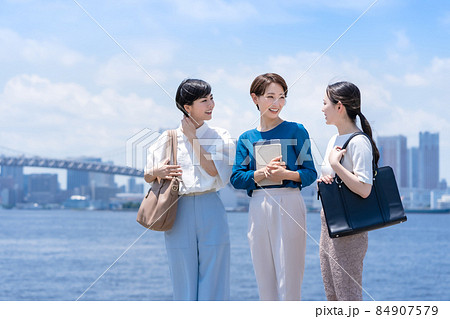ビジネスイメージ    働く女性　 84907579