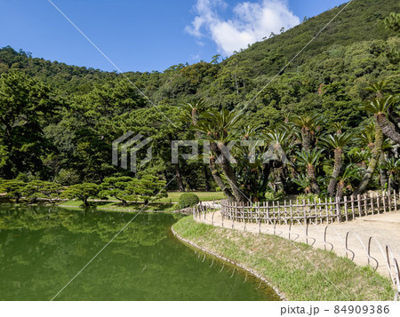 秋冷の栗林公園（10月中旬） 84909386