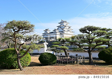 世界遺産・姫路城西の丸南門と松 世界遺産・姫路城西の丸南門と松 84915016