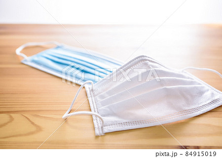 テーブルの上の色々なマスク 不織布サージカルマスク 新型コロナウイルス感染防止対策 消毒除菌 予防 テーブルの上の色々なマスク 不織布サージカルマスク 新型コロナウイルス感染防止対策 消毒除菌 予防 84915019