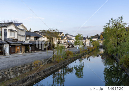 [岡山県]倉敷市・早朝の倉敷美観地区の風景 84915204