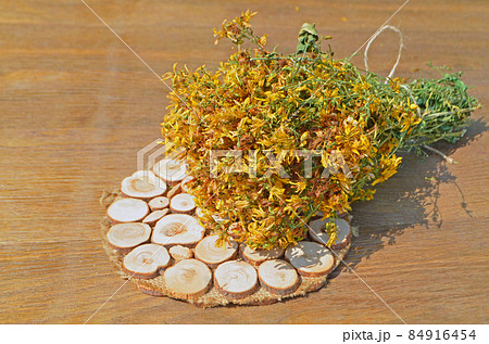 Hypericum perforatum dried 84916454