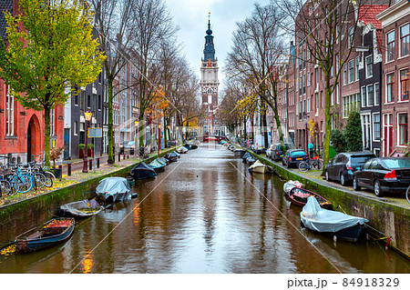 Amsterdam canal with Zuiderkerk 84918329