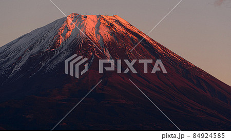 夕暮れの紅富士・クローズアップ 夕暮れの紅富士・クローズアップ 84924585