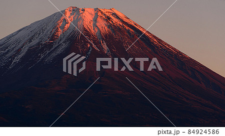 夕暮れの紅富士・クローズアップ 夕暮れの紅富士・クローズアップ 84924586