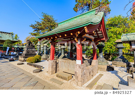 東京　台東区　上野公園にある上野東照宮　鈴のある手水舎 84925327