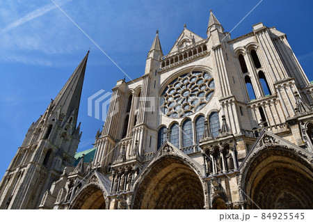 フランス、世界遺産のシャルトル大聖堂、2021年8月25日撮影。 84925545
