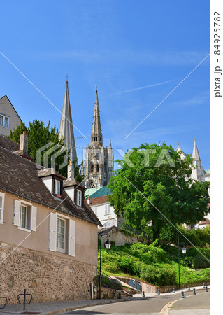フランス・シャルトル、大聖堂の見える街並み、2021年8月25日撮影。 フランス・シャルトル、大聖堂の見える街並み、2021年8月25日撮影。 84925782