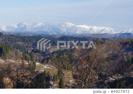 美しい星峠の棚田と八海山 美しい星峠の棚田と八海山 84927972