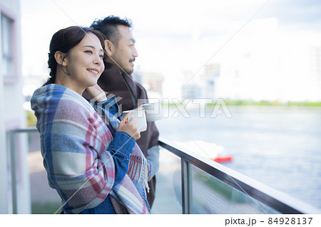 カップル　リバーサイド 84928137