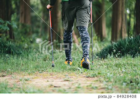 トレッキング・ハイキング・登山 84928408