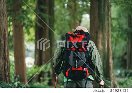 トレッキング・ハイキング・登山 84928432