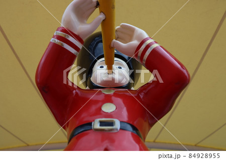 ラッパを吹く人形 ラッパを吹く人形 84928955