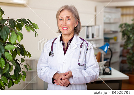 Woman doctor standing at clinic office 84929705